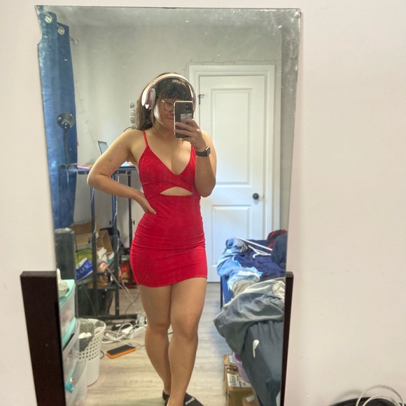 Heart Neckline Red Bodycon Dress with Cut-out and Open Back - Picture 9 of 10